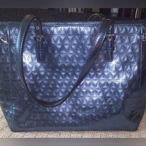 Michael Kors Voyager metallic blue Embossed Leather Large Tote - Picture 3 of 15